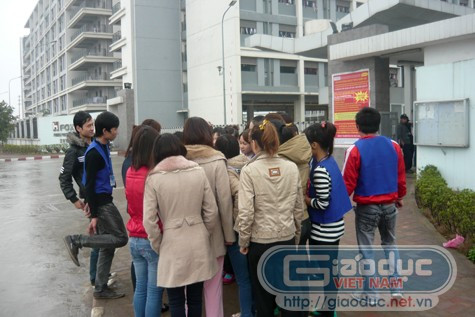 Sinh viên bày tỏ bức xúc với phóng viên Giáo dục Việt Nam Sinh viên bày tỏ bức xúc với phóng viên Giáo dục Việt Nam