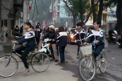 Phụ huynh và học sinh THPT chịu ảnh hưởng nhiều nhất từ thay đổi giờ học