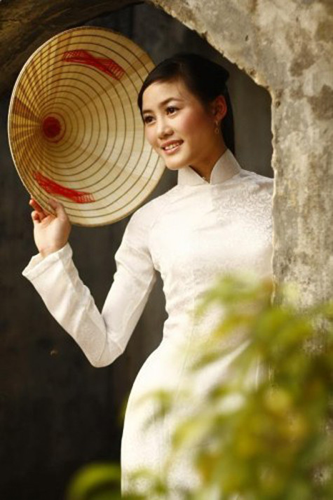 Đặc biệt duyên dáng trong tà áo dài truyền thống. Nhìn Diệp Anh vô cùng hiền thục, nữ tính Đặc biệt duyên dáng trong tà áo dài truyền thống. Nhìn Diệp Anh vô cùng hiền thục, nữ tính