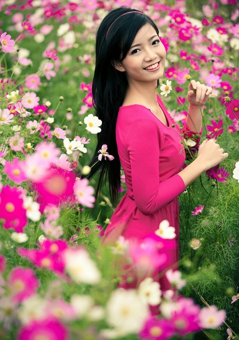 Hồng Anh như một đóa hoa rưc rỡ nhất trong vườn xuân Hồng Anh như một đóa hoa rưc rỡ nhất trong vườn xuân