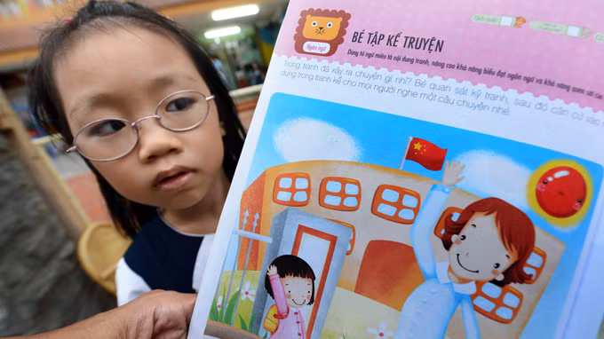 Trang 16 cuốn sách Phát triển toàn diện trí thông minh cho trẻ dành cho các em nhỏ chuẩn bị vào lớp 1 của Nhà xuất bản Dân Trí đăng cờ của Trung Quốc - Ảnh: THUẬN THẮNG Trang 16 cuốn sách Phát triển toàn diện trí thông minh cho trẻ dành cho các em nhỏ chuẩn bị vào lớp 1 của Nhà xuất bản Dân Trí đăng cờ của Trung Quốc - Ảnh: THUẬN THẮNG