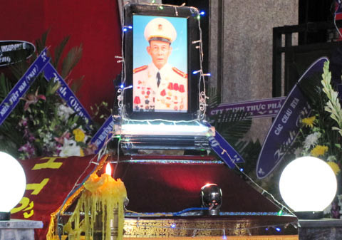 Ông Hồ Sỹ Cường (một đại tá công an) cha chồng chị Vân là nạn nhân thứ 11 tử vong trong vụ nổ nhà ông "Phương khói lửa". Ảnh: H. D.