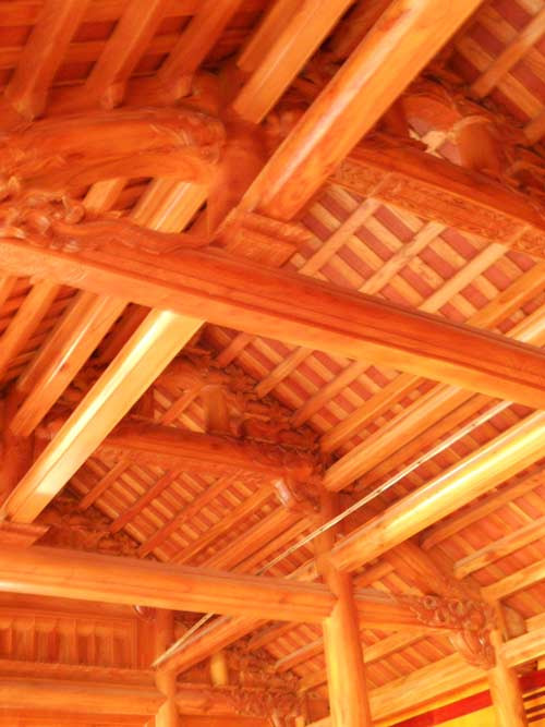 Họa tiết chạm khắc làm ngôi nhà… bừng sáng Họa tiết chạm khắc làm ngôi nhà… bừng sáng