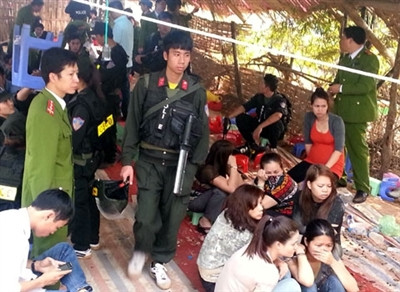 Các đối tượng bị công an bắt giữ. Các đối tượng bị công an bắt giữ.