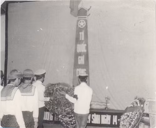 Lễ tưởng niệm các anh hùng, liệt sĩ đã hy sinh ngày 14.3.1988 tại Cam Ranh (Khánh Hòa) - Ảnh: tư liệu