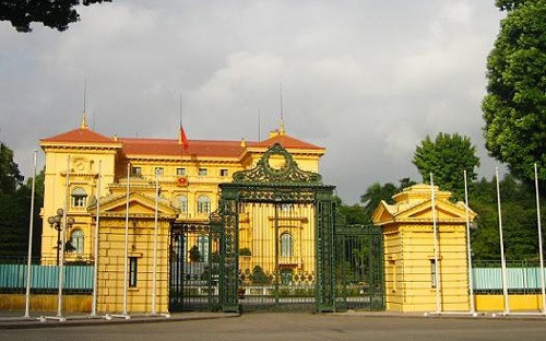 Phủ Chủ tịch trên đường Hùng Vương tại Hà Nội.