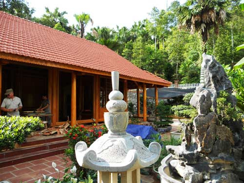 Ông Tô là người gốc “quê lúa Thái Bình” nên ngôi nhà cũng được mô phỏng lại nhà truyền thống ở Đồng bằng Bắc bộ Ông Tô là người gốc “quê lúa Thái Bình” nên ngôi nhà cũng được mô phỏng lại nhà truyền thống ở Đồng bằng Bắc bộ