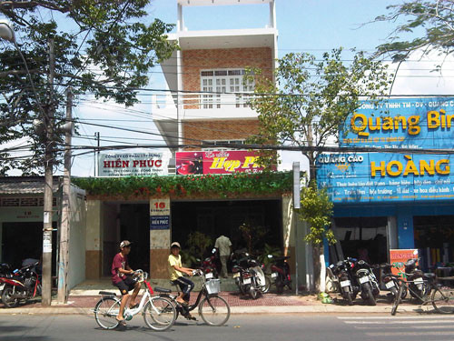 Căn nhà số 16 Nguyễn Thị Minh Khai, TP Trà Vinh - nơi bà Ly tổ chức tân gia linh đình trong 3 ngày Căn nhà số 16 Nguyễn Thị Minh Khai, TP Trà Vinh - nơi bà Ly tổ chức tân gia linh đình trong 3 ngày