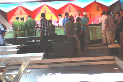 Lực lượng công an tổ chức khám xét vũ trường M.O.S Club Lực lượng công an tổ chức khám xét vũ trường M.O.S Club