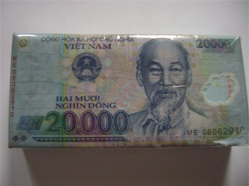 Tờ tiền thật được cẩn thận ngụy trang ở mặt trước. Độc chiêu lừa đảo mới trên đường cao tốc Pháp Vân-Cầu Giẽ