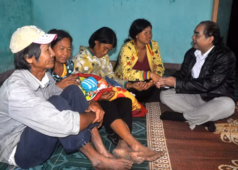 Bác sĩ Huỳnh Ngọc Thanh, Trưởng Khoa Sản, Bệnh viện đa khoa Quảng Ngãi xin lỗi, mong gia đình chị Cẩm thông cảm về sự cố hi hữu nữ Hộ lý trao nhầm lẫn lộn giữa con chị Cẩm và chị Hoái.