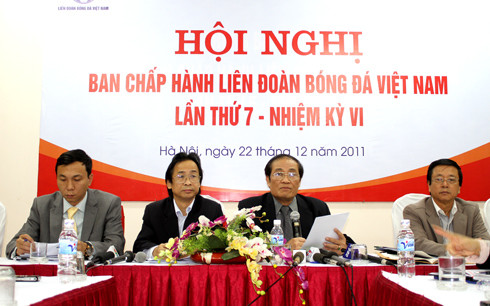 "Ban chấp hành VFF đã mượn ý kiến của tập thể để né tránh trách nhiệm cá nhân". "Ban chấp hành VFF đã mượn ý kiến của tập thể để né tránh trách nhiệm cá nhân".