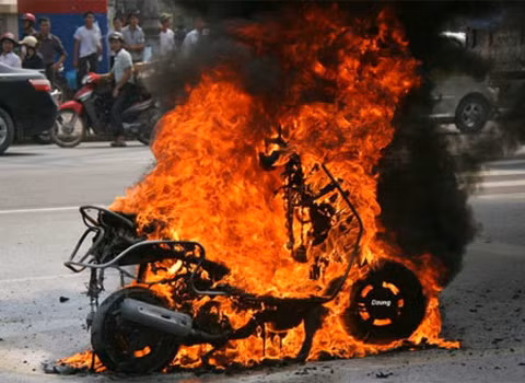 Xe Attila Elizabeth cháy hồi tháng 9 ở TP Bắc Giang. Ảnh: T.D.