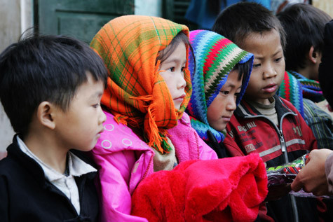 Món quà bé thôi, nhưng các em sẽ được ấm áp hơn Món quà bé thôi, nhưng các em sẽ được ấm áp hơn