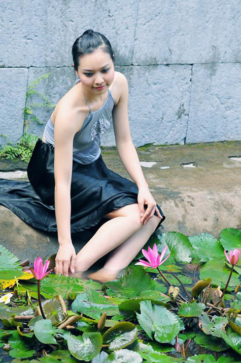 Tuy chỉ dừng lại ở Top 7 Hoa Khôi sinh viên năm 2011, nhưng Vân Anh sở hữu một vẻ đẹp khiến hoa nhường nguyệt thẹn Tuy chỉ dừng lại ở Top 7 Hoa Khôi sinh viên năm 2011, nhưng Vân Anh sở hữu một vẻ đẹp khiến hoa nhường nguyệt thẹn