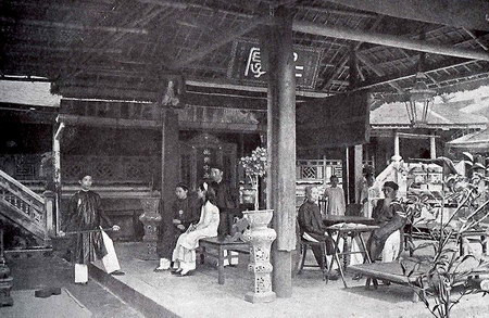 Nội thất bên trong một gia đình giàu có ở An Nam. Nội thất bên trong một gia đình giàu có ở An Nam.