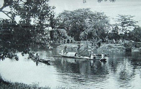 Sông Hương ở Huế. Sông Hương ở Huế.