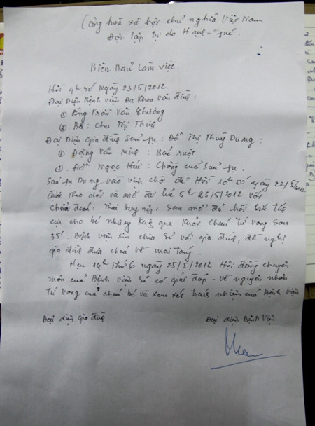 Biên bản làm việc giữa gia đình sản phụ với đại diện bệnh viện. Biên bản làm việc giữa gia đình sản phụ với đại diện bệnh viện.