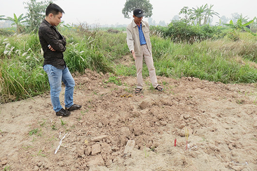 Theo ông Bùi Văn Khiêm, quản trang ở đây cho biết, gần 10 năm làm việc trông coi, đây là lần đầu ông thấy hiện tượng này. Theo ông Bùi Văn Khiêm, quản trang ở đây cho biết, gần 10 năm làm việc trông coi, đây là lần đầu ông thấy hiện tượng này.
