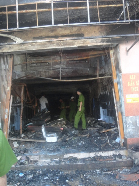 Công an khẩn trương tiến hành công việc tại hiện trường