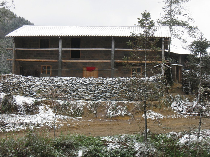 Tuyết phủ trắng mái nhà Tuyết phủ trắng mái nhà