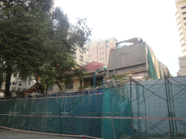 Bắt đầu công việc tháo dỡ Bắt đầu công việc tháo dỡ