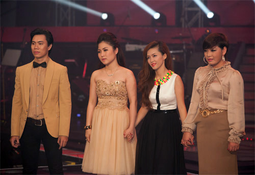 Các thí sinh và giây phút hồi hộp chờ đợi kêt quả. Các thí sinh và giây phút hồi hộp chờ đợi kêt quả.