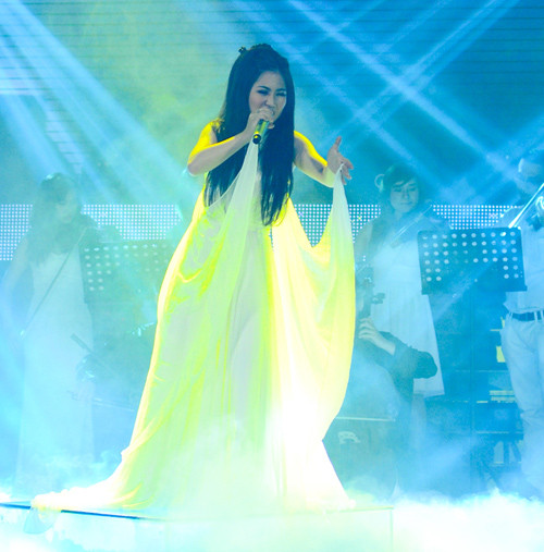 Với ca khúc này, Hương Tràm đã nhận được rất nhiều lời khen. Với ca khúc này, Hương Tràm đã nhận được rất nhiều lời khen.