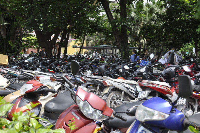 Bãi đỗ xe trật kín.