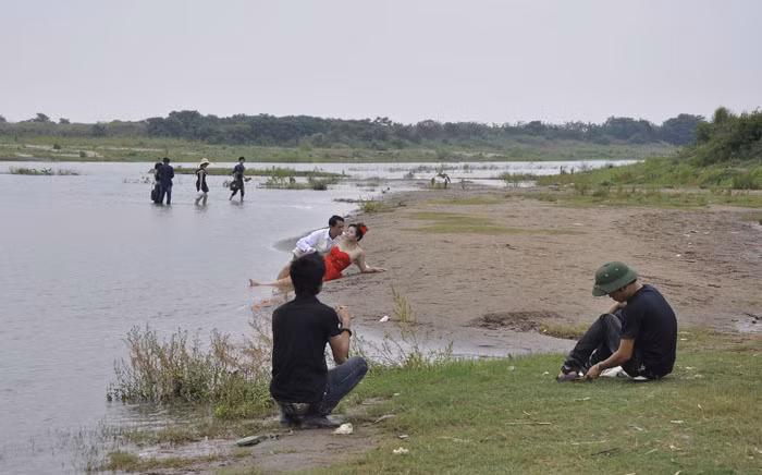 Cô dâu chú rể có thể nằm xuống cát để có một tấm hình đẹp.