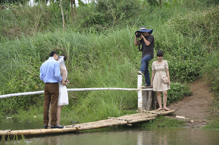 Cây cầu tre là một trong những cảnh đẹp mà hiếm có người nào tới đây bỏ qua không chụp ảnh với nó. Cây cầu tre là một trong những cảnh đẹp mà hiếm có người nào tới đây bỏ qua không chụp ảnh với nó.