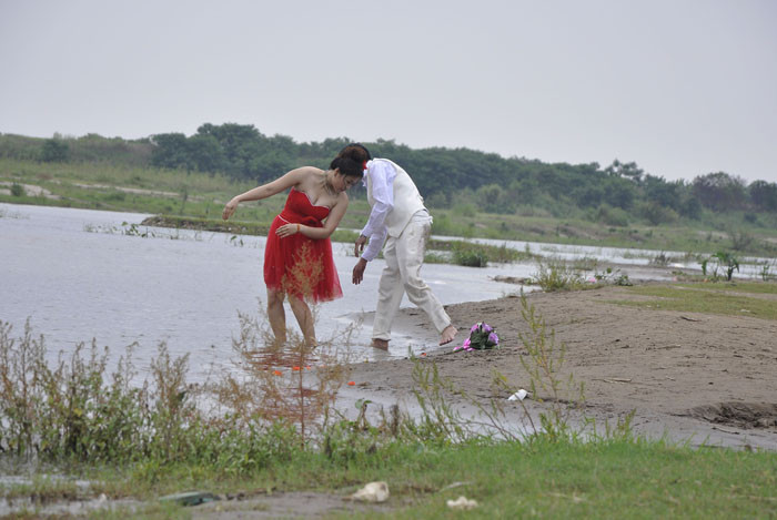 Khi váy cô dâu bẩn.... Khi váy cô dâu bẩn....