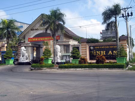 Bianfishco phải tạm ngừng hoạt động vì vướng vào nợ nần. Bianfishco phải tạm ngừng hoạt động vì vướng vào nợ nần.