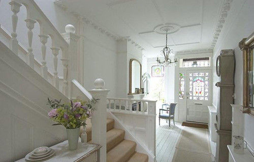 Ngoài ra, thảm màu nâu nhạt làm tăng cảm giác ấm cúng của gian nhà.