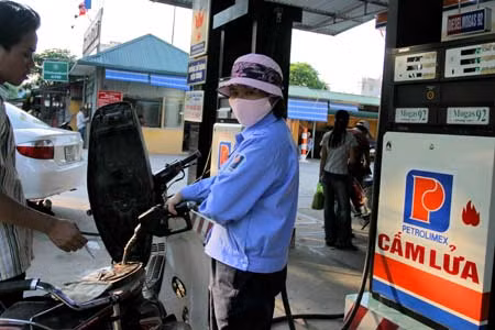 "Mức chưa tính đủ trong đợt tăng giá xăng vừa qua chính là khoản lùi thuế về 0%...?"