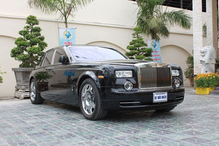 ... cùng phương tiện đi lại là siêu xe Roll-Royeces Phamtom ... cùng phương tiện đi lại là siêu xe Roll-Royeces Phamtom