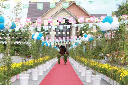 Không chỉ được biết đến với đám cưới siêu khủng của con trai, trước đó, đã nhiều lần nữ đại gia Diệu Hiền chứng minh mức độ "chịu chơi" của mình qua các sự kiện. Không chỉ được biết đến với đám cưới siêu khủng của con trai, trước đó, đã nhiều lần nữ đại gia Diệu Hiền chứng minh mức độ "chịu chơi" của mình qua các sự kiện.