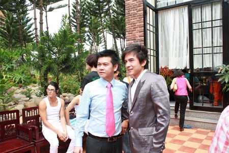 Nhiều ngôi sao ca nhạc có mặt trong ngày khai trương... Nhiều ngôi sao ca nhạc có mặt trong ngày khai trương...