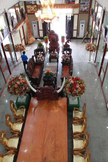 Đồ gỗ đắt tiền trong Viện Thủy sản... Đồ gỗ đắt tiền trong Viện Thủy sản...