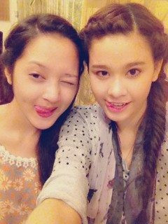 Những bức ảnh được Trương Quỳnh Anh post lên facebook cá nhân cách đây mấy ngày đang khiến cư dân mạng bất ngờ bởi mối quan hệ khá thân thiết với cô ca sĩ đang rất nổi của The Voice - Bảo Anh. Những bức ảnh được Trương Quỳnh Anh post lên facebook cá nhân cách đây mấy ngày đang khiến cư dân mạng bất ngờ bởi mối quan hệ khá thân thiết với cô ca sĩ đang rất nổi của The Voice - Bảo Anh.