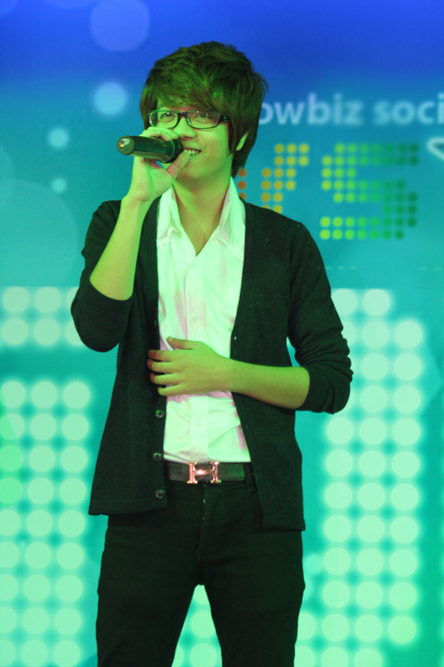 Bùi Anh Tuấn và Bảo Anh đã khiến hàng trăm khán giả trẻ gần như "phát cuồng" khi xuất hiện và góp giọng tại một sự kiện dành cho teen. Để đáp lại tình cảm của người hâm mộ dành cho mình, Bùi Anh Tuấn đã chọn hát lại ca khúc Nơi tình yêu bắt đầu từng giúp anh chinh phục HLV Hồ Ngọc Hà và nổi lên như một "hiện tượng". Bùi Anh Tuấn và Bảo Anh đã khiến hàng trăm khán giả trẻ gần như "phát cuồng" khi xuất hiện và góp giọng tại một sự kiện dành cho teen. Để đáp lại tình cảm của người hâm mộ dành cho mình, Bùi Anh Tuấn đã chọn hát lại ca khúc Nơi tình yêu bắt đầu từng giúp anh chinh phục HLV Hồ Ngọc Hà và nổi lên như một "hiện tượng".