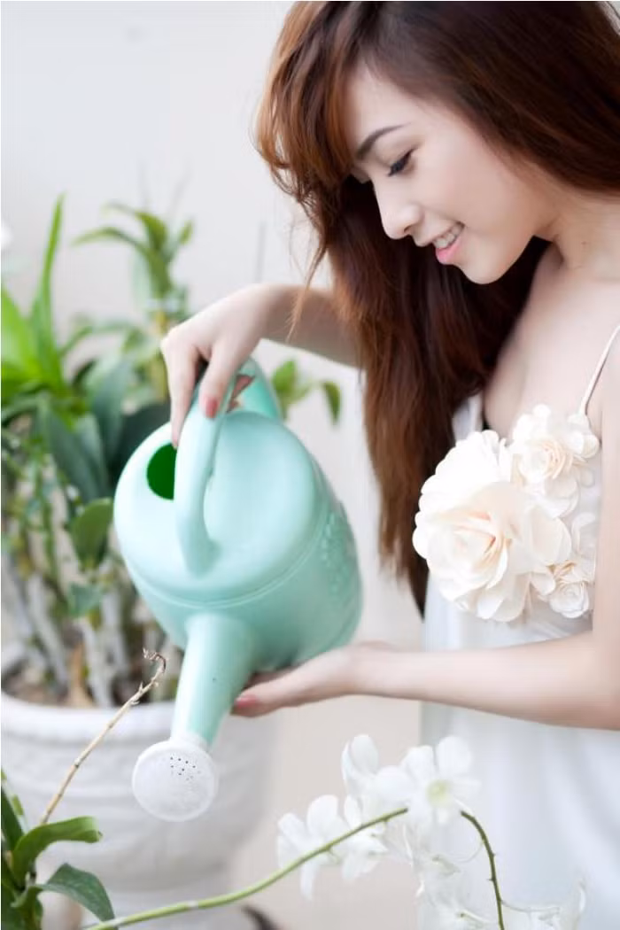Hot girl Nana tham gia làm model, tham gia quay quảng cáo, MV ca nhạc, phim ngắn.