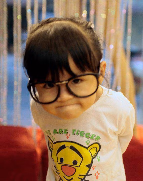 Facebook Tra Anh lấy bức hình này kèm theo thông điệp: "Có học bài không?" để nhắc nhở chính mình