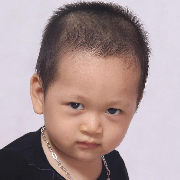 "Hot boy" này lại gây chú ý bởi vẻ nam tính và rất "ngầu"