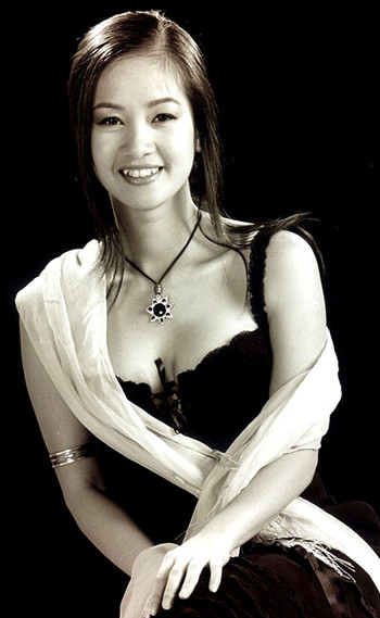 Chẳng những không có lời trách móc hay nặng nề gì với ca sĩ đàn chị Bảo Yến, Hồng Nhung nói những lời “có cánh” về ca sĩ đàn chị lừng lẫy một thời: “Còn nếu nhắc đến tên Bảo Yến, tôi sẽ nhớ về hình ảnh ca sĩ đàn chị sở hữu dáng vẻ bên ngoài xinh đẹp, cao lớn, và giọng hát hay”. Xem chi tiết (giaoduc.net.vn)