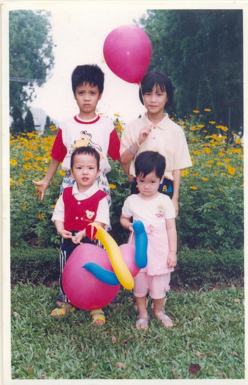 Lớn thêm chút nữa,Tuấn có thêm em và rất ra dáng đàn anh. Khi này, Tuấn bắt đầu cao ngồng lên và dáng người dong dỏng. Lớn thêm chút nữa,Tuấn có thêm em và rất ra dáng đàn anh. Khi này, Tuấn bắt đầu cao ngồng lên và dáng người dong dỏng.