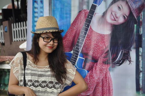 Còn Thái Trinh cho biết đây là lần đầu tiên cô đến Vũng Tàu diễn và bất ngờ khi thấy khán giả cổ vũ cho mình quá nhiệt tình. Họ vẫn còn nhận ra Thái Trinh với ca khúc The show nổi đình nổi đám trên Youtube 3 năm trước khiến cô vui sướng.