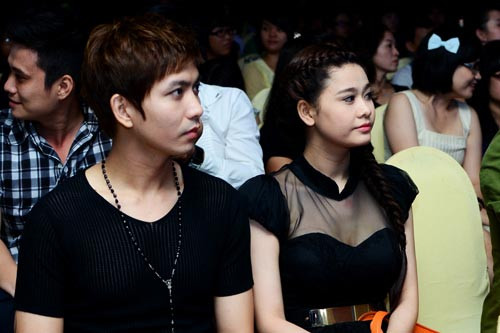 Mặc dù công khai chuyện có con nhưng cả Tim và Trương Quỳnh Anh đều kín kẽ khi nói về mối quan hệ tình cảm. Mặc dù công khai chuyện có con nhưng cả Tim và Trương Quỳnh Anh đều kín kẽ khi nói về mối quan hệ tình cảm.