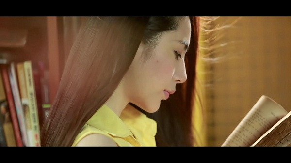 không còn những hình ảnh nóng bỏng và "bốc lửa" như những MV trước, cô nàng xuất hiện với hình ảnh tươi trẻ và trong sáng. Xem trọn bộ ảnh. (Theo GDVN)