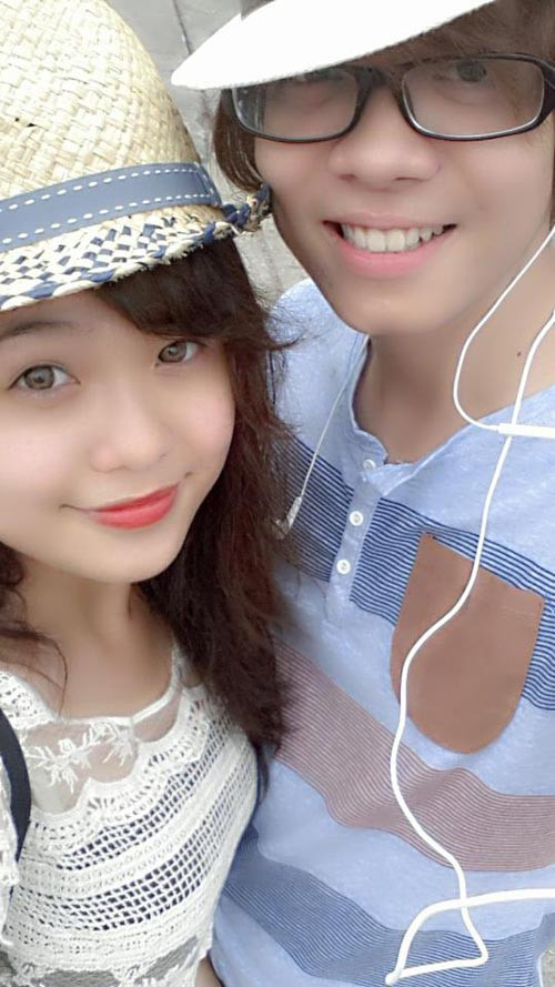 Bùi Anh Tuấn nói về mối quan hệ giữa mình và Thái Trinh: “Tình cờ cả tôi và Trinh đều được mời tham gia một vài sự kiện. Mối quan hệ này rất đơn giản chỉ là anh em tốt của nhau. Tôi cũng nhấn mạnh một điều rằng chúng tôi là anh em tốt của nhau.”